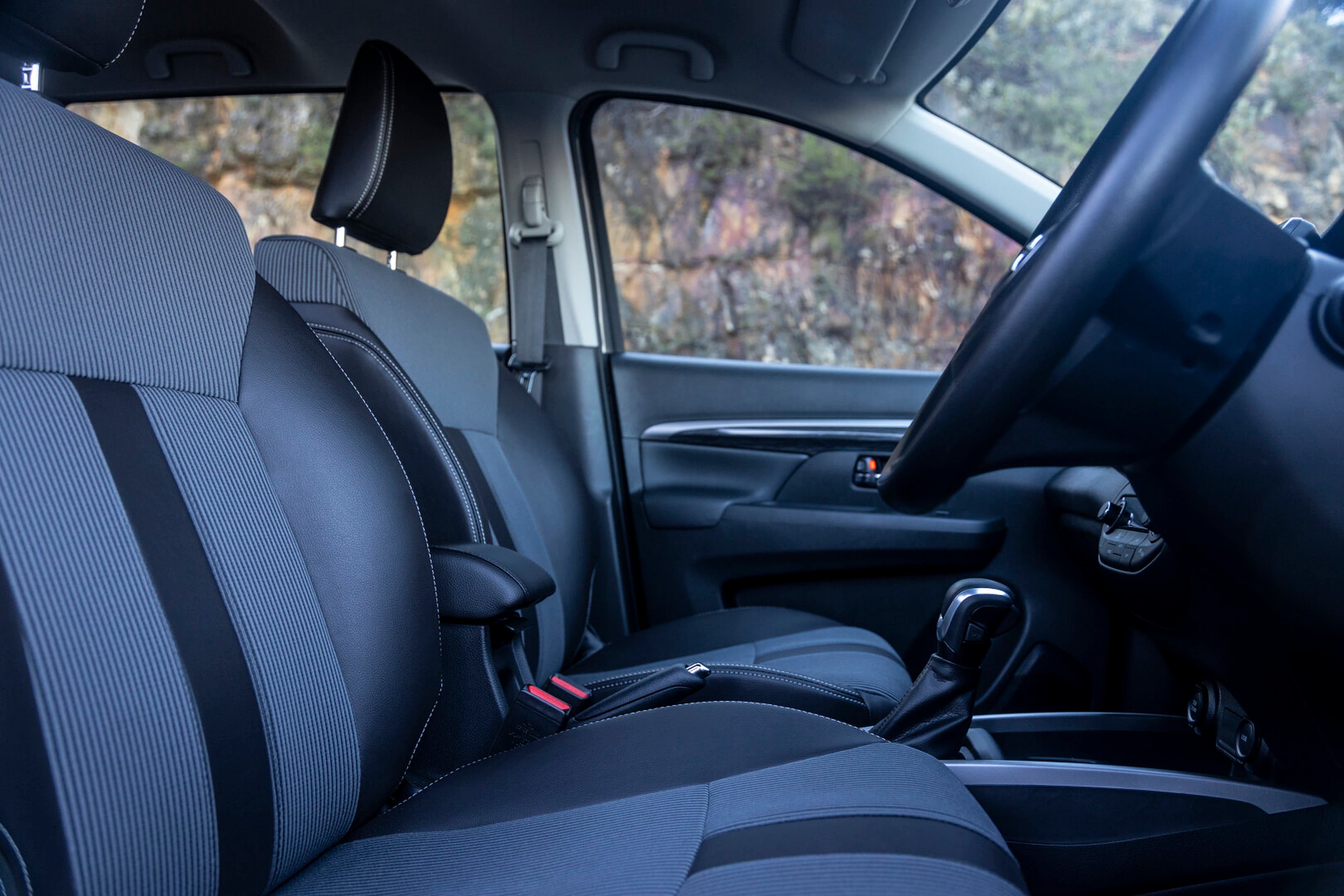 XL6 interior
